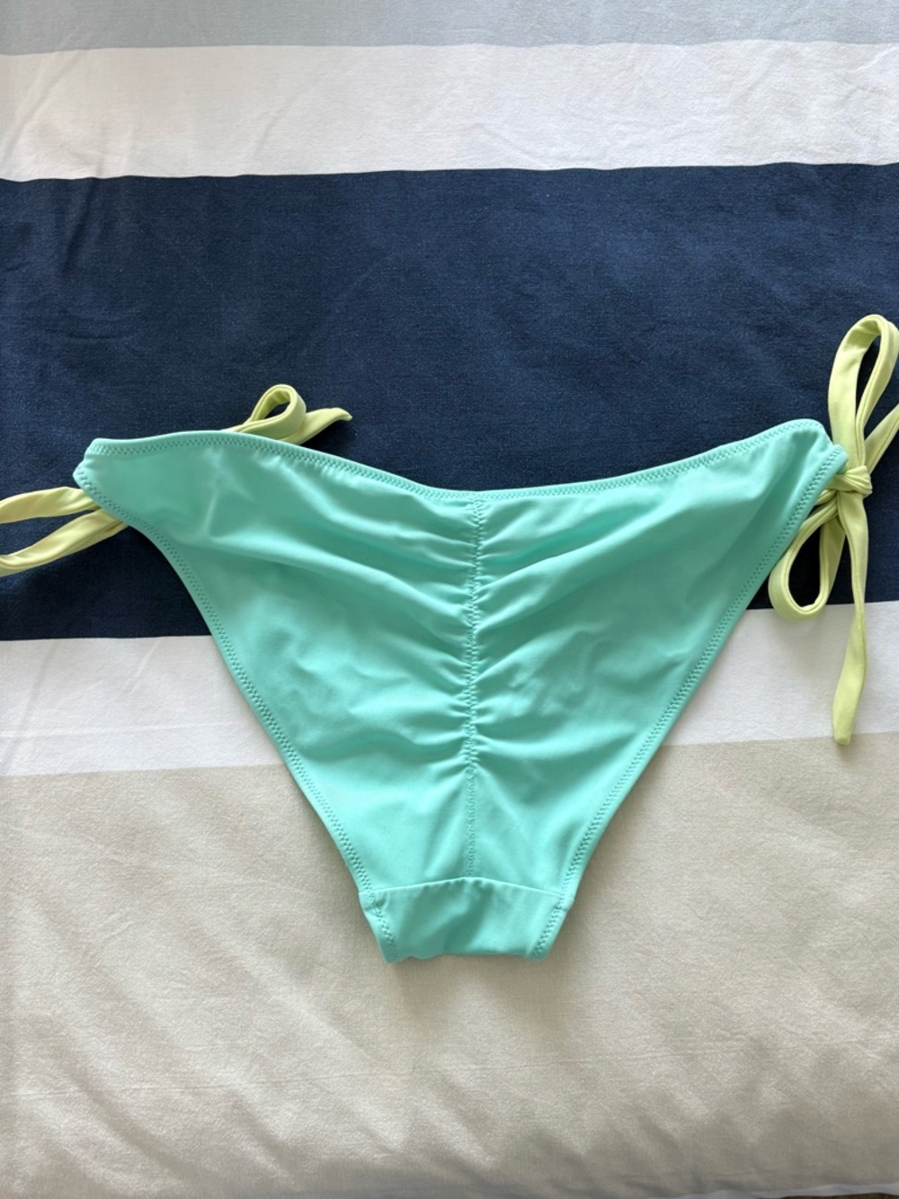 Victoria’s Secret Side String Bikini Bottoms Size Medium - Picture 11 of 12